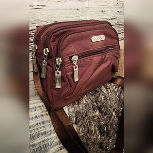 Baggallini Brown crossbody purse with adjustable strap.